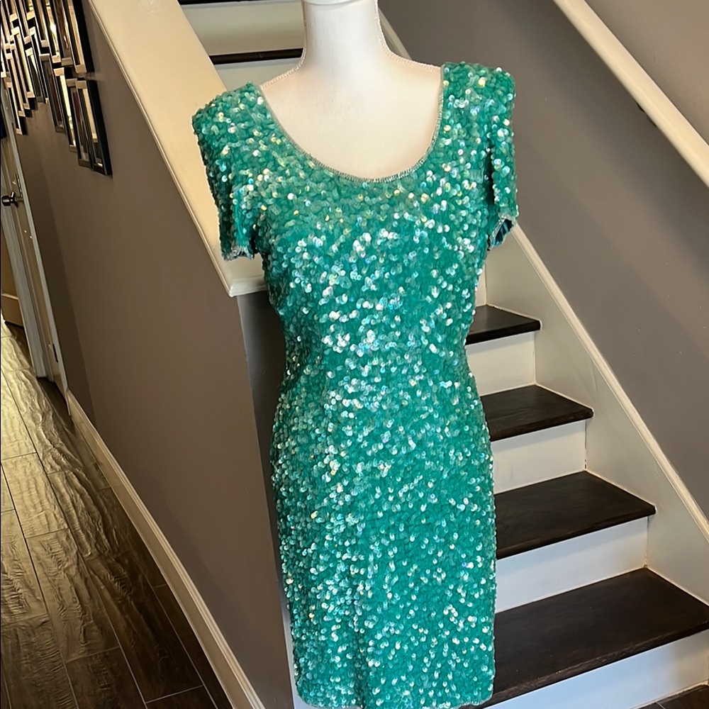 Nipon Night Show stopper Party Sequined Dress in gorgeous aqua color. Sz 8 Lined